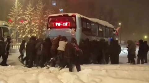 48cm of heavy snow in northeastern China...I was pushing the bus and walking to and from work.