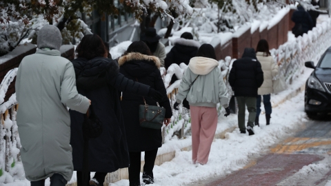 출근길 수도권 \'대설경보\' 지속…영하권 추위, 빙판 유의