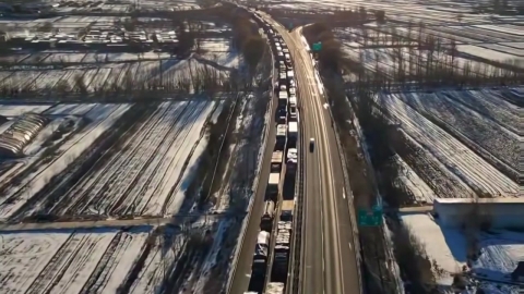 China locked up 6,000 cars on icy highway for four days