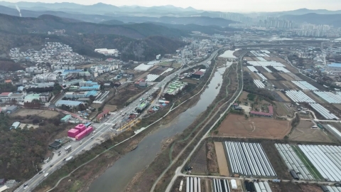 The incorrectly designated Yongin waterfront area was lifted after 25 years..."500 soccer fields".