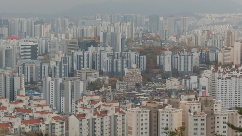 "My house, too?" More than half of foreign landlords are Chinese.