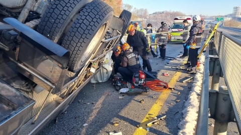 A car accident on the ice...About 20 cattle were laid due to delays in recovery.