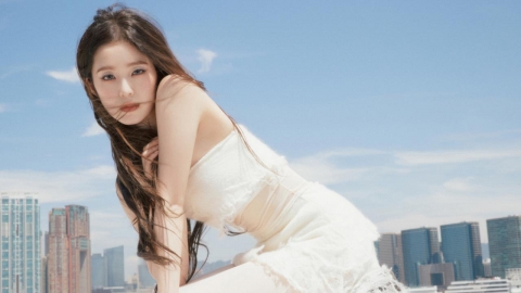 Red Velvet's Irene, "Like A Flower", exceeded 330,000 initial sales.