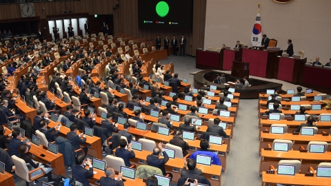 President Yoon's "acceptance of the National Assembly's demands"...martial law lifted in six hours