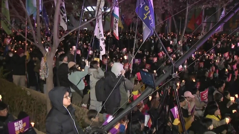 "Impeachment" Candles in downtown Seoul... "President Yoon should step down."