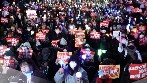 Candles gathered in rejection of impeachment... "Impeach the President"