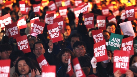 "It's noisy!"...Teenager arrested for assaulting woman who participated in candlelight vigil for "尹's resignation" in Ulsan 