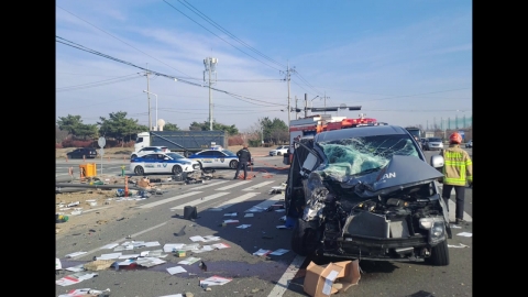 Vans-Trailer crash...Two people, a slight injury.