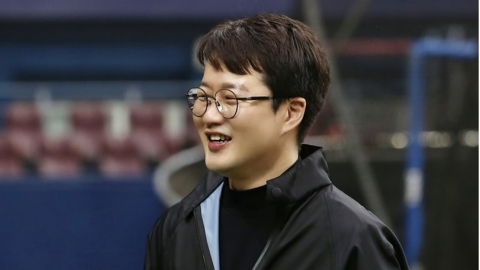 Producer Jang Si-won of 'Strongest Baseball' Commends President of '2024 Content Grand Prize' 