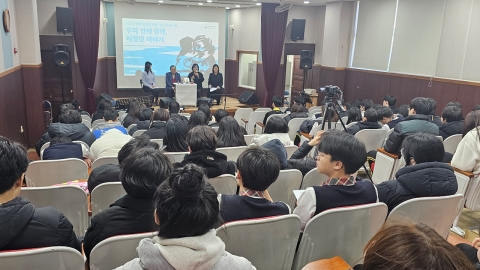 Overseas Koreans' Office Holds a Reading Concert to Tell the Story of Sakhalin Koreans