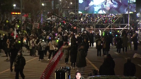 "Citizen won"."Shouting" in front of the National Assembly on the impeachment motion.