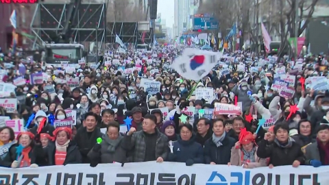 Geumnam-ro, Gwangju, where 30,000 citizens gathered...a roar of joy at the passing of impeachment