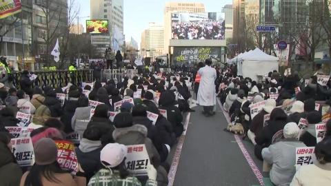 "President will be fired immediately." Candlelight rally...march to the Constitutional Court