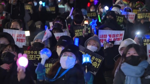 Now it's the Constitutional Court..."Candlelight" from Yeouido.