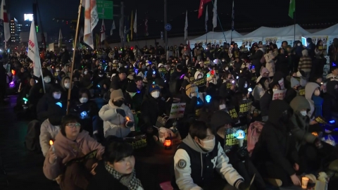 Marching to the Constitutional Court..."Candlelight" from Yeouido.