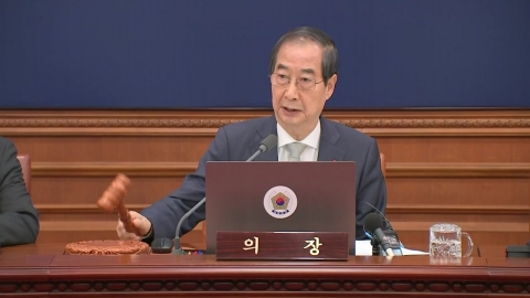  Police investigate acting president Han Deok-soo at 'Ceremony Cabinet meeting'