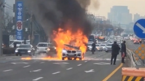 분당 대왕판교로서 BMW 차량 화재…운전자 즉시 대피