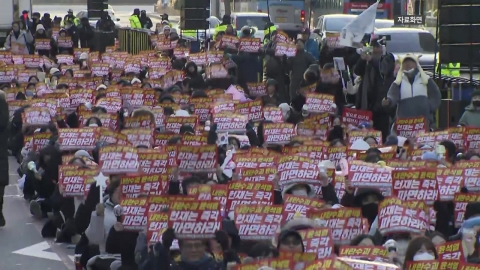 A rally for the impeachment of President Yoon...Police block 'Tractor' from going to Seoul.