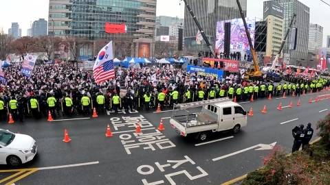 "Emergency martial law, legitimate decision"...A series of anti-impeachment rallies.