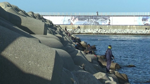 Breakwater fishing for your life...Fines of up to 1 million won