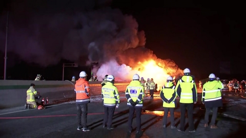 Oil tank fire near Seopyeongtaek IC on West Coast Expressway...One person died.