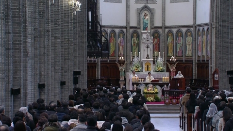 Myeongdong Cathedral where Christmas Mass and Festival were held...a Christmas spirit