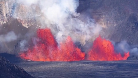 Hawaii's Kilauea volcano erupted for two days...lava eruptions up to 80m high