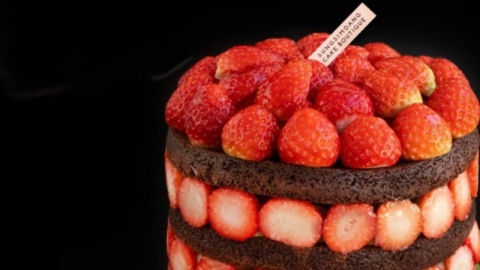 "'40,000 won' strawberry syrup at this price'...Another crazy Sacred Heart Cake.