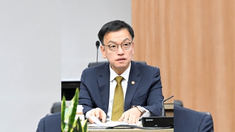 Choi Sang-mok "It is important for political resolution and financial stability of unstable factors related to the suspension of state affairs."