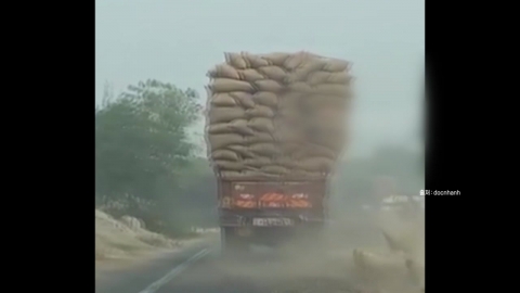 [Nowshorts] Grain 'Roar' on top of running truck