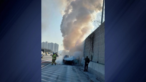 SUV fire that was towed at Yong-in Yeongdong High Speed