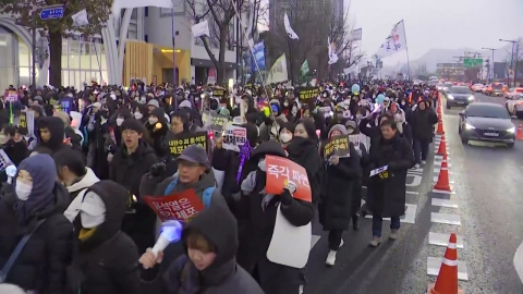 On the first weekend of the new year, a rally for impeachment...traffic congestion everywhere