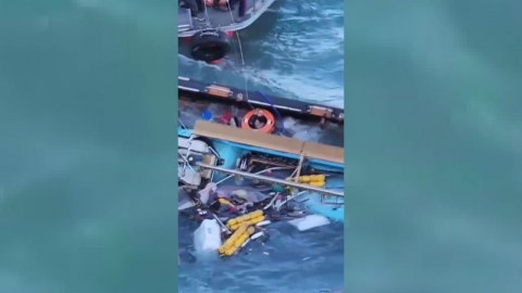 Clash with a fishing boat reef with 22 people on board...Three dead, two minor injuries.