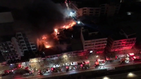 A fire at a tool shopping mall in Jongno 3-ga, Seoul...First stage of response is issued.