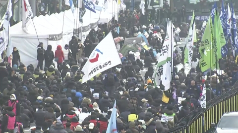 Pro-impeachment "Let\'s gather on Saturday"...an opposition rally.