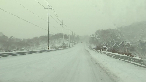 Dong-gun is raging, and the wind chill is 'tuk'...Cold weather, strong winds, and heavy snow.