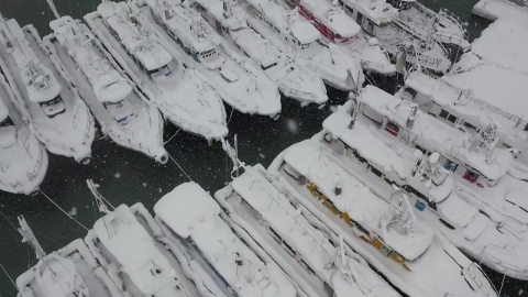 The heavy snow on the west coast caused by the "upstairs cold air"...Today's cold wave is at its peak.