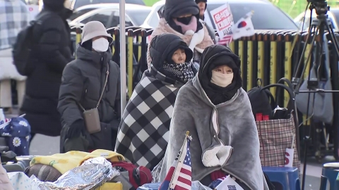 강추위에도 탄핵 찬반 집회 열기…이 시각 관저 앞