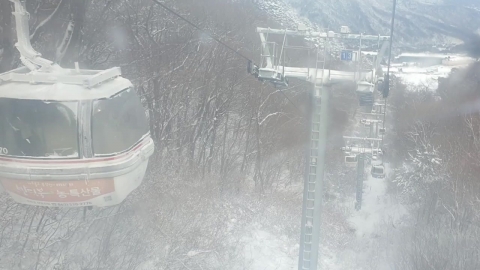 I bought Muju Deogyusan Resort Gondola stop due to cold weather... "I'm shaking for more than an hour."