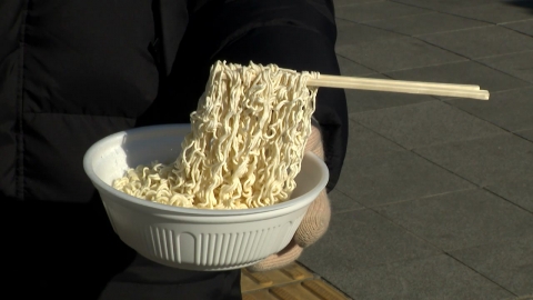 [Weather] Water bottles and ramen...It's very cold this morning, too.