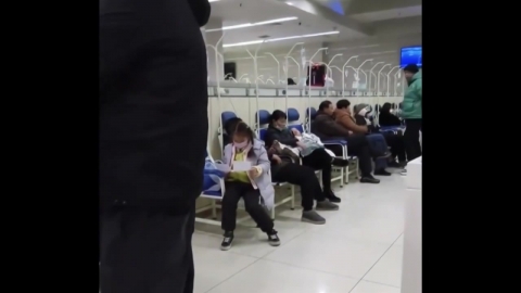 1,000 people waiting at the hospital ↑...Furious at "concerns about the spread of HMPV from China"