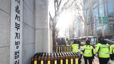 [Breaking News] Investigation prosecutor of the Senior Civil Servant Corruption Investigations Unit, including Cha Jung-hyun, arrives at the Western District Court.