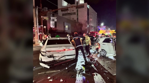 Light car and taxi crash in Pohang, North Gyeongsang Province...Four people are in serious and serious condition.