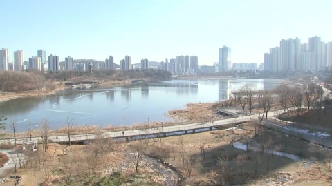 [출근길 YTN 날씨 1/24] 출근길 쾌청, 동해안 오후부터 눈비…설 연휴 날씨는?