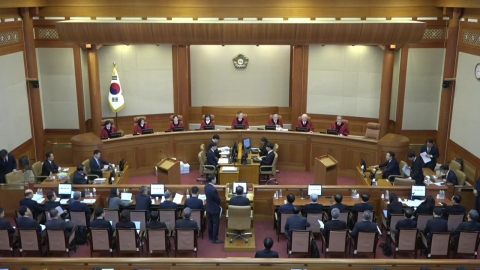  국회 측·윤 대통령 측 대리인단 대심판정 입정 중