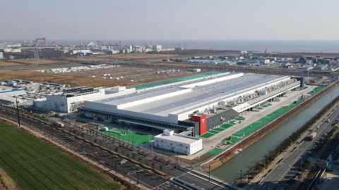 테슬라 상하이 '메가팩토리' 공식 가동...배터리 연 1만 개 생산