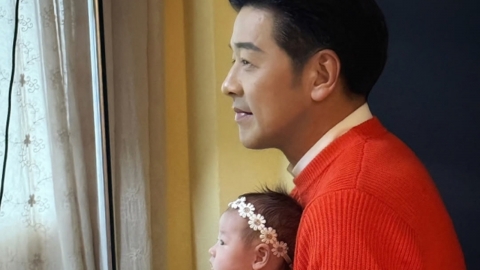 류시원, 생후 50일 된 '붕어빵 딸' 공개 | YTN