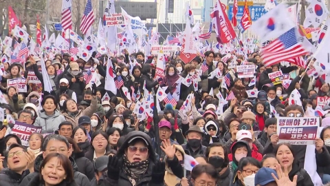 둘로 나뉜 광주 금남로…대통령 탄핵 찬·반 집회 인파 집결