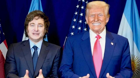 '아르헨티나의 트럼프' 밀레이, 트럼프와 12분 회담...백악관 초대 받아