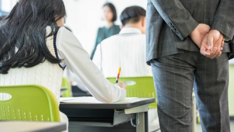 수험생에 "맘에 든다" 연락한 감독관…\'무죄\' 판결 이유는